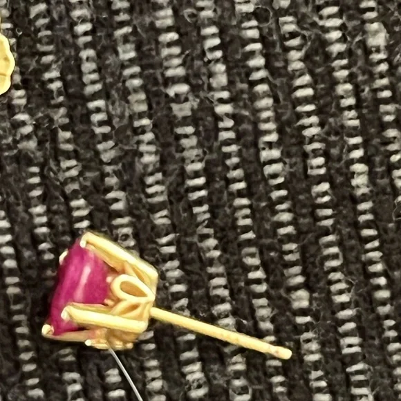 14kyg Ruby stud earrings, 5mm - Picture 9 of 11